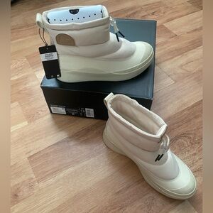 NIB SOREL Out N About IV Puffy Microfleece Lined Booties Cream Honey White 7.5